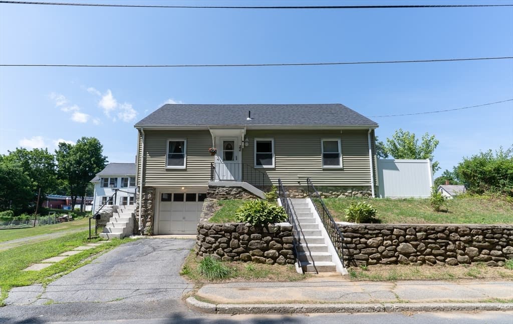 22 Marsh Ave, Southbridge MA 01550 photo 3