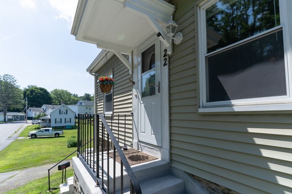 22 Marsh Ave, Southbridge MA 01550 photo 5