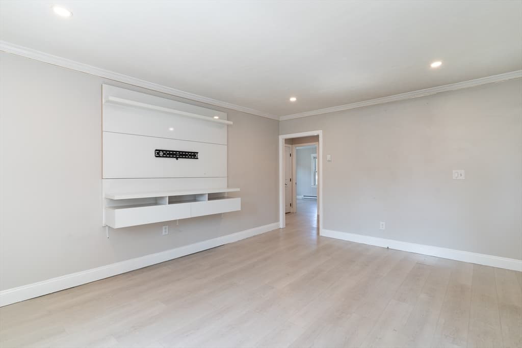 22 Marsh Ave, Southbridge MA 01550 photo 11