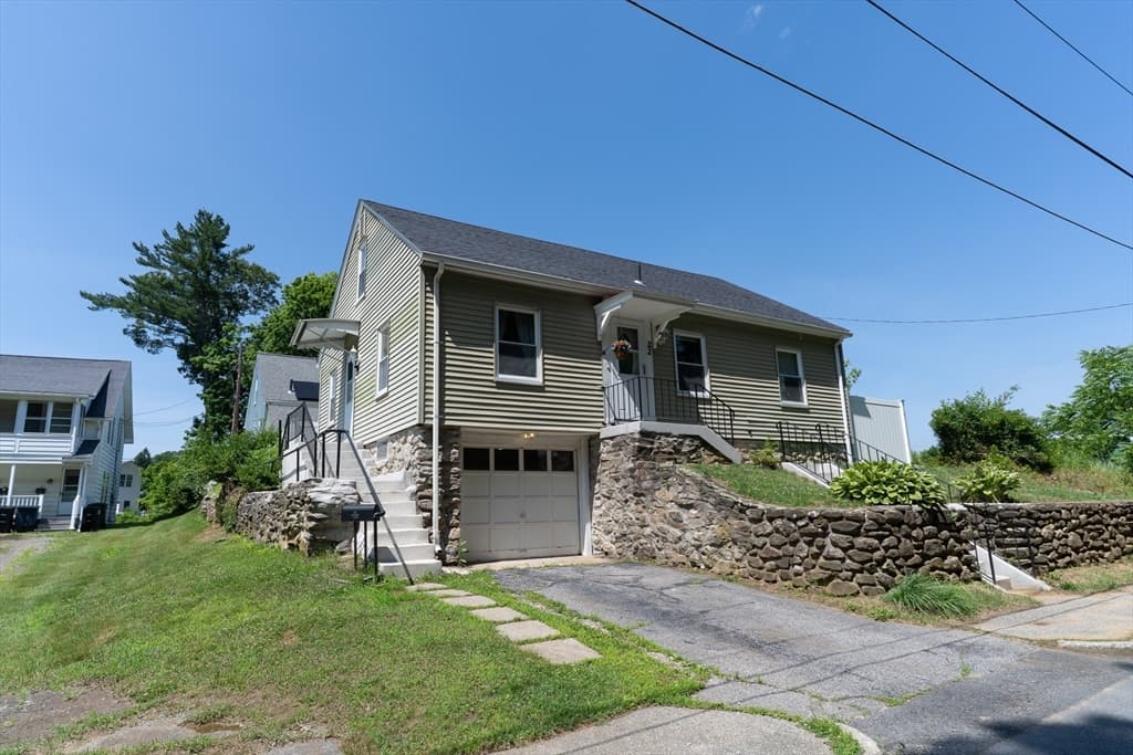 22 Marsh Ave, Southbridge MA 01550 photo 4