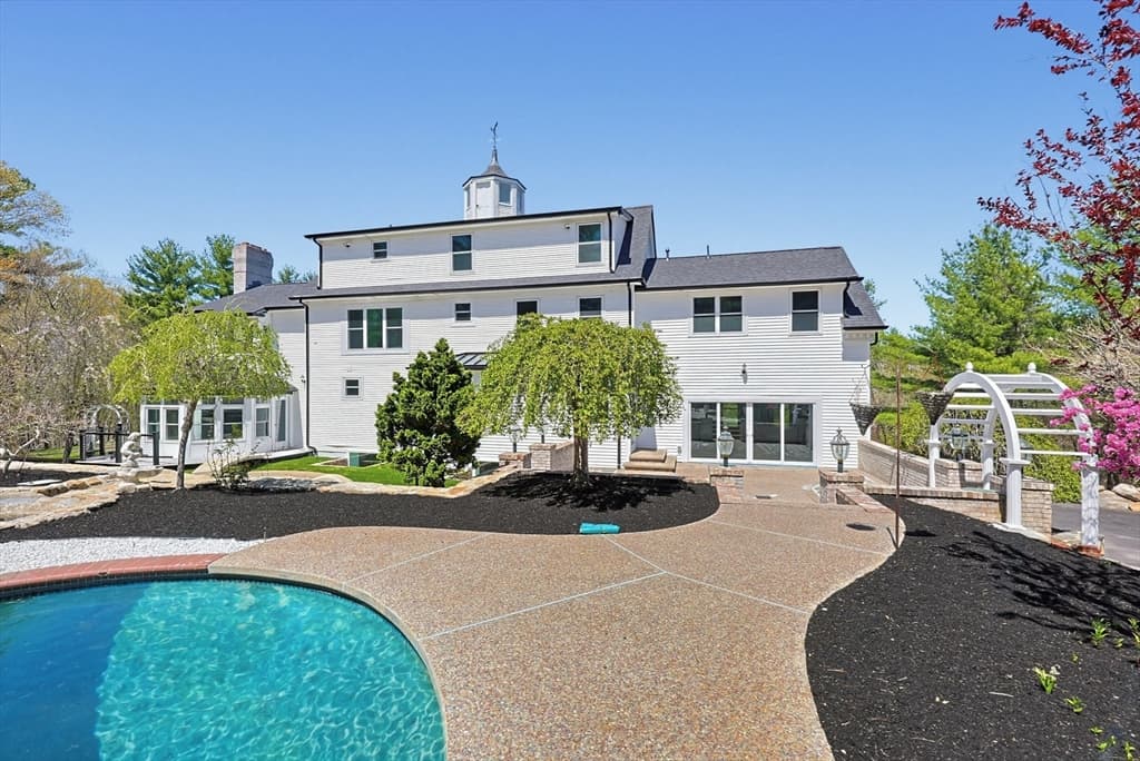 175 Pleasant St, Upton MA 01568 photo 2