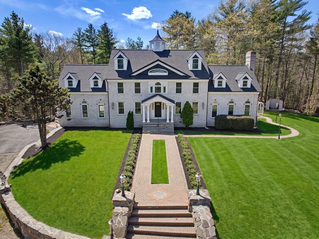175 Pleasant St, Upton MA 01568