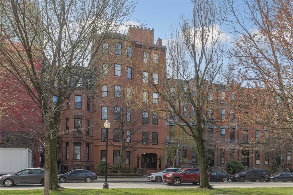 Condominium at 290 Commonwealth Ave # 4, Boston MA 02115, photo 2 of 8