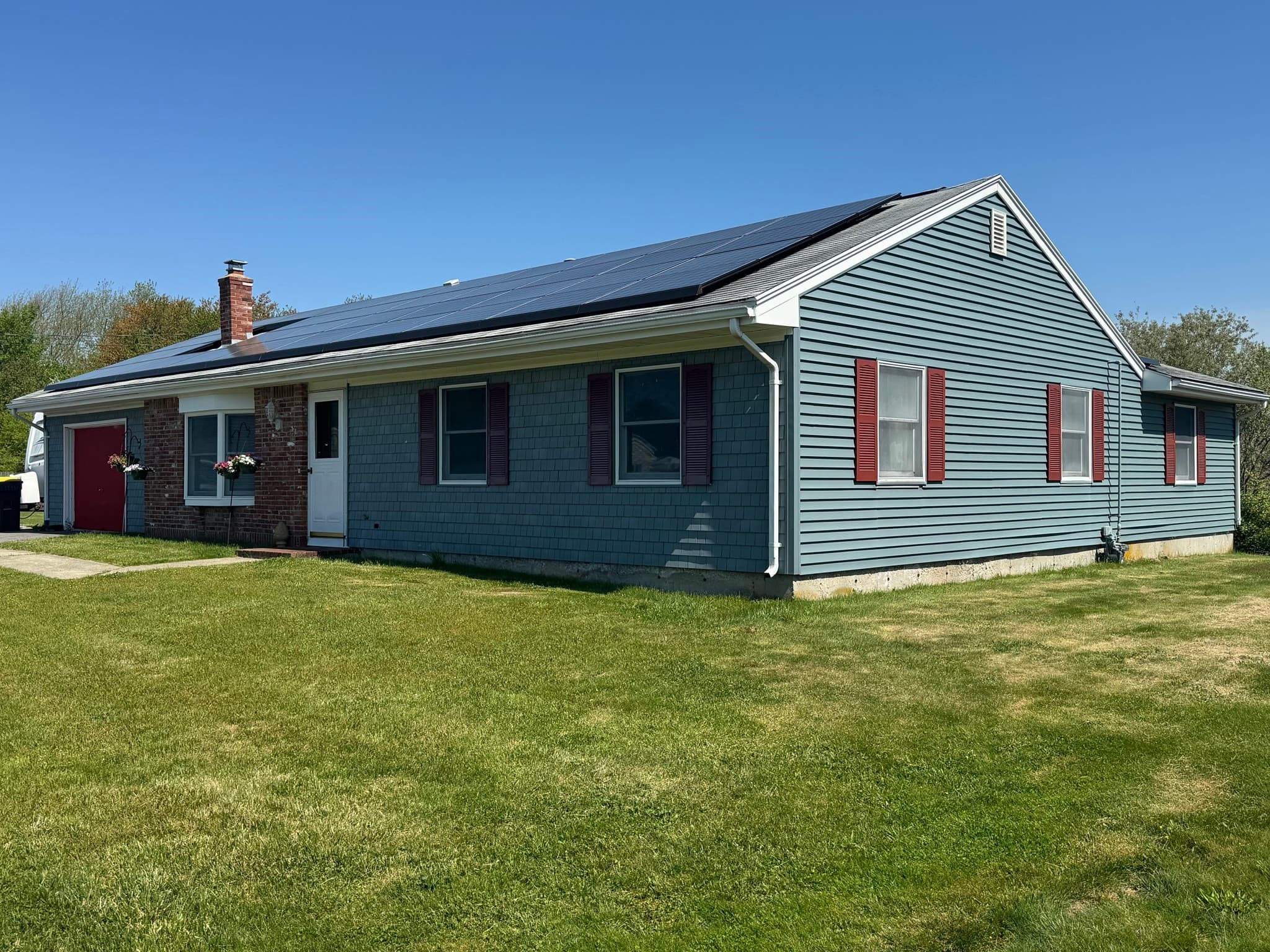 Single Family Residence at 52 Sheraton Ave, Somerset MA 02725, photo 2 of 15