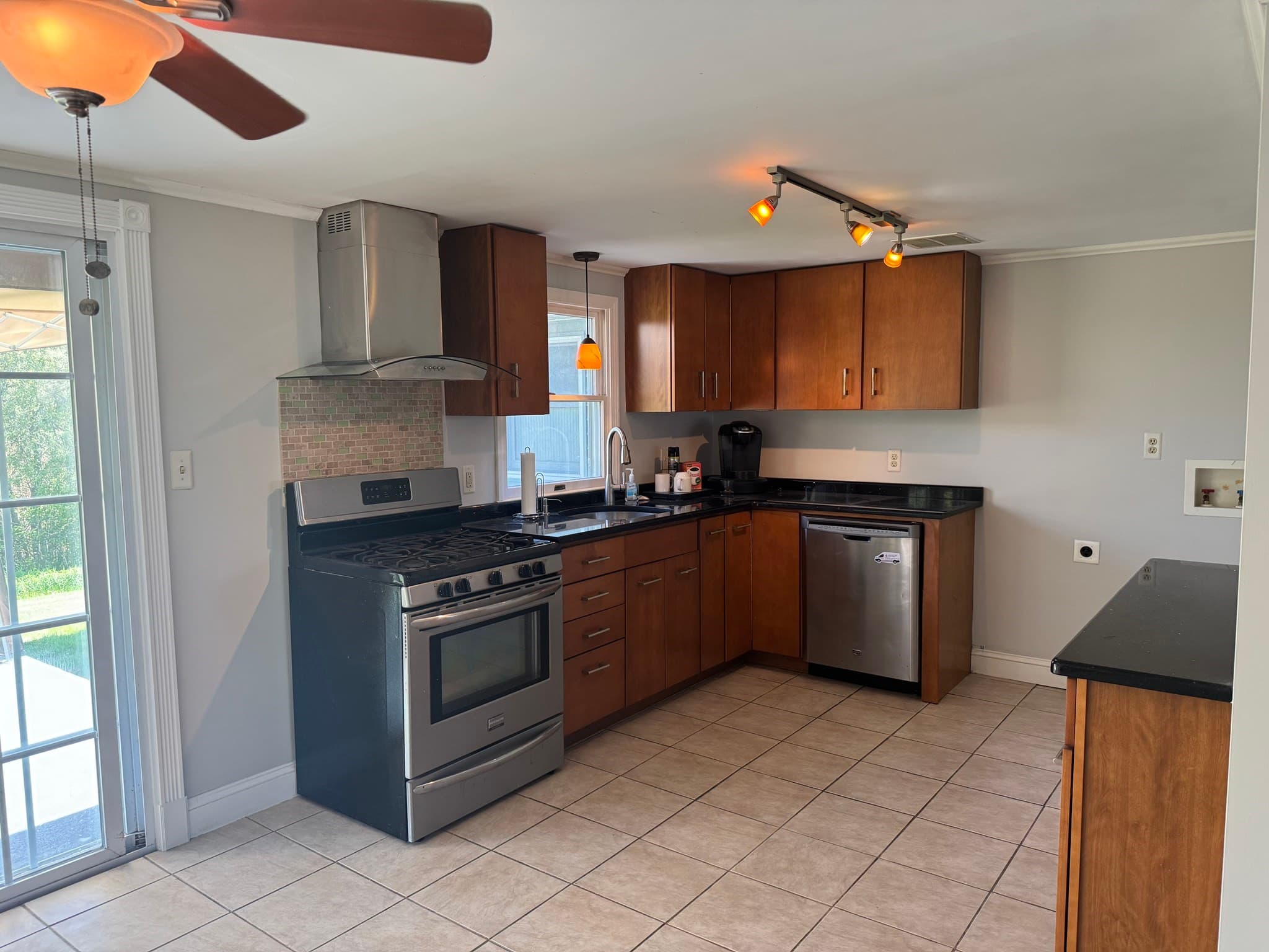 Single Family Residence at 52 Sheraton Ave, Somerset MA 02725, photo 6 of 15