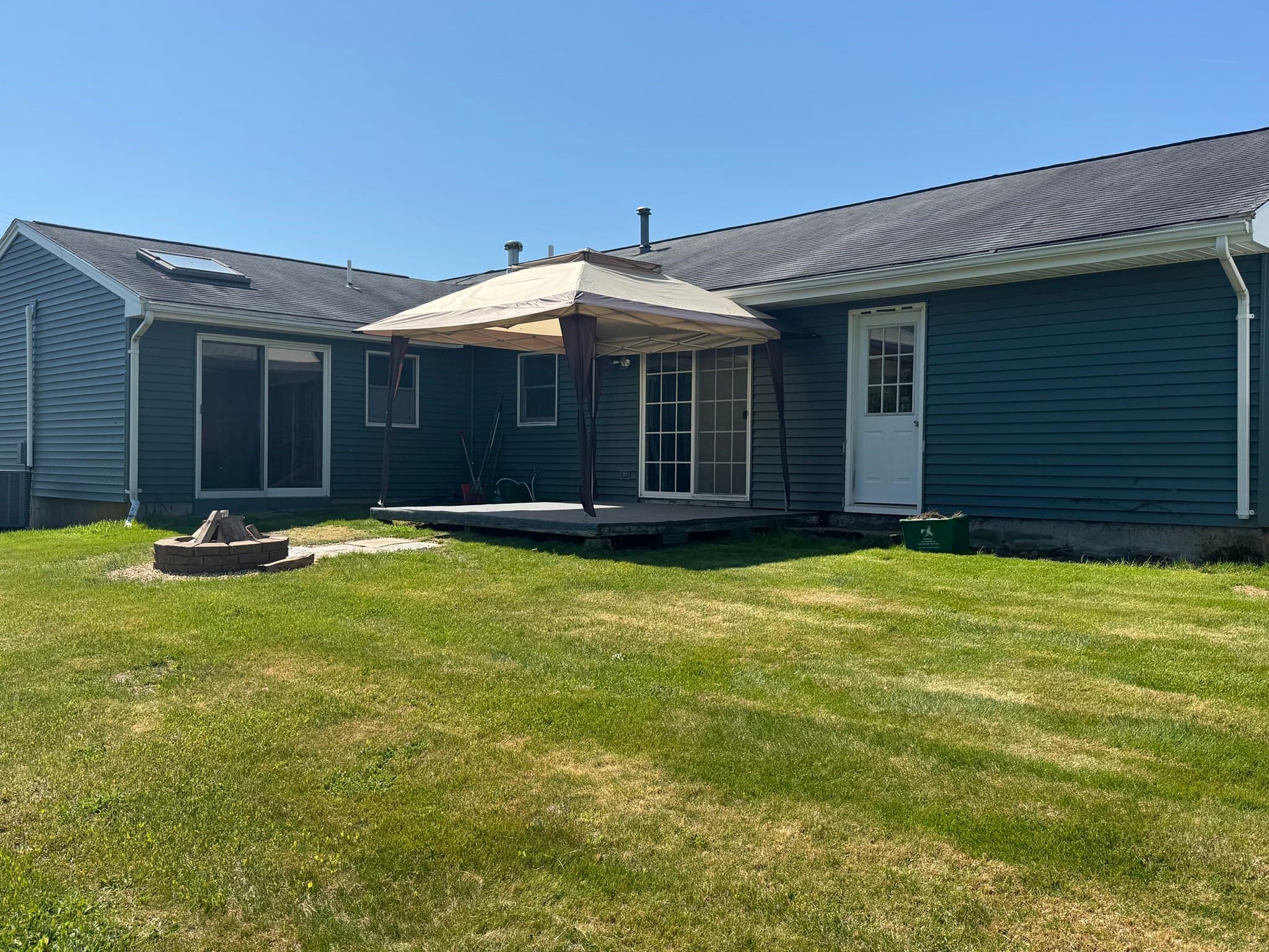 Single Family Residence at 52 Sheraton Ave, Somerset MA 02725, photo 3 of 15