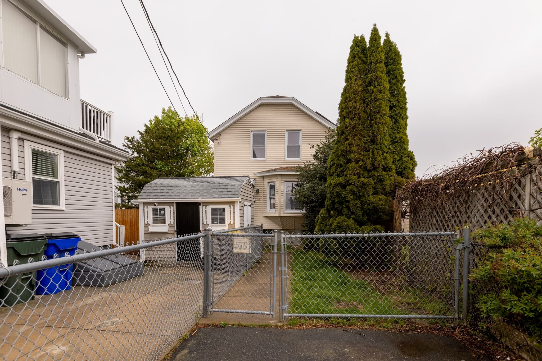 Single Family Residence at 518 Snell St, Fall River MA 02721, photo 3 of 22