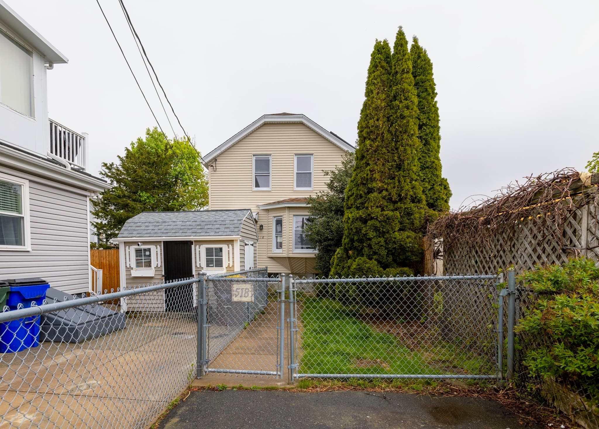518 Snell St, Fall River MA 02721