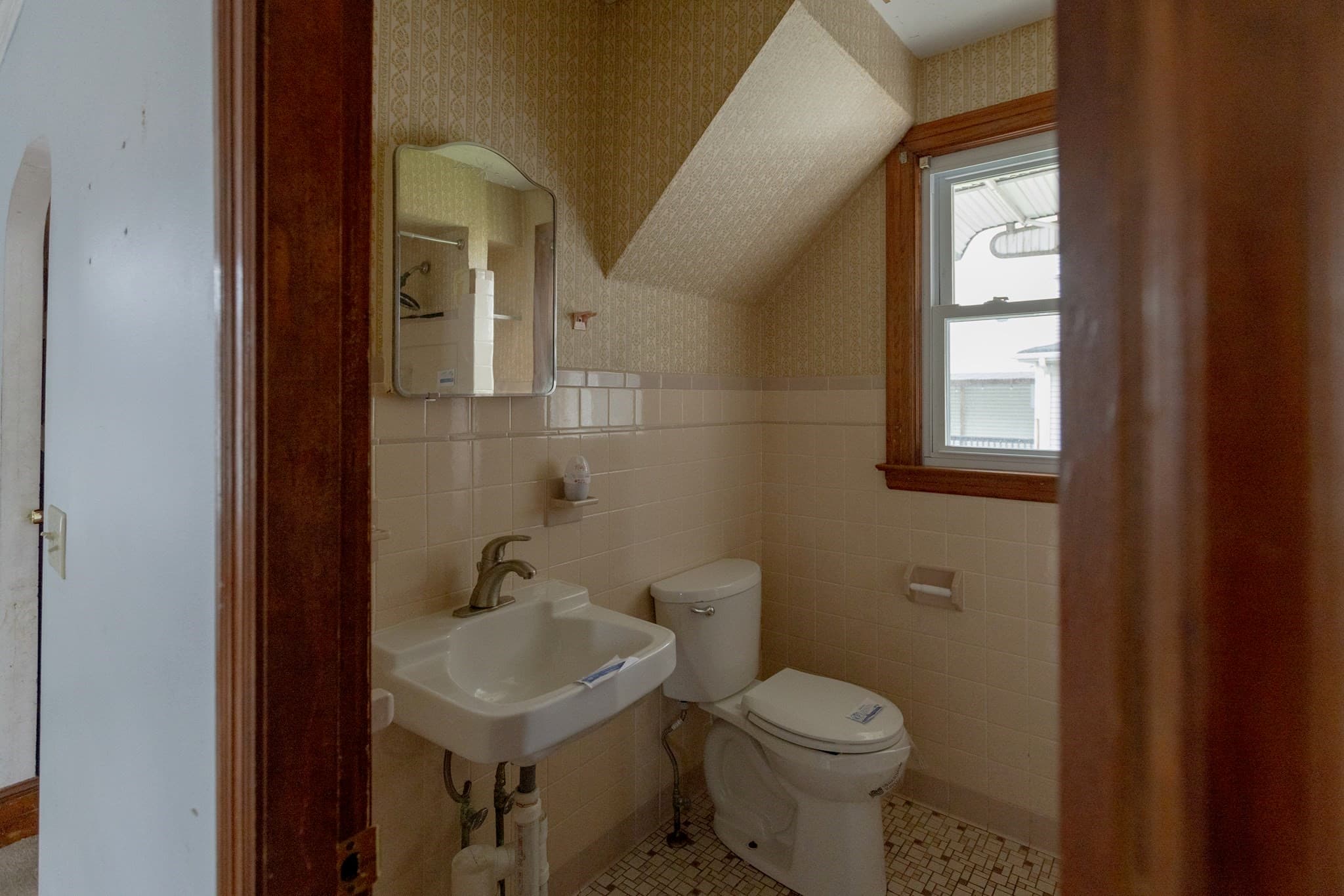 Single Family Residence at 518 Snell St, Fall River MA 02721, photo 10 of 22