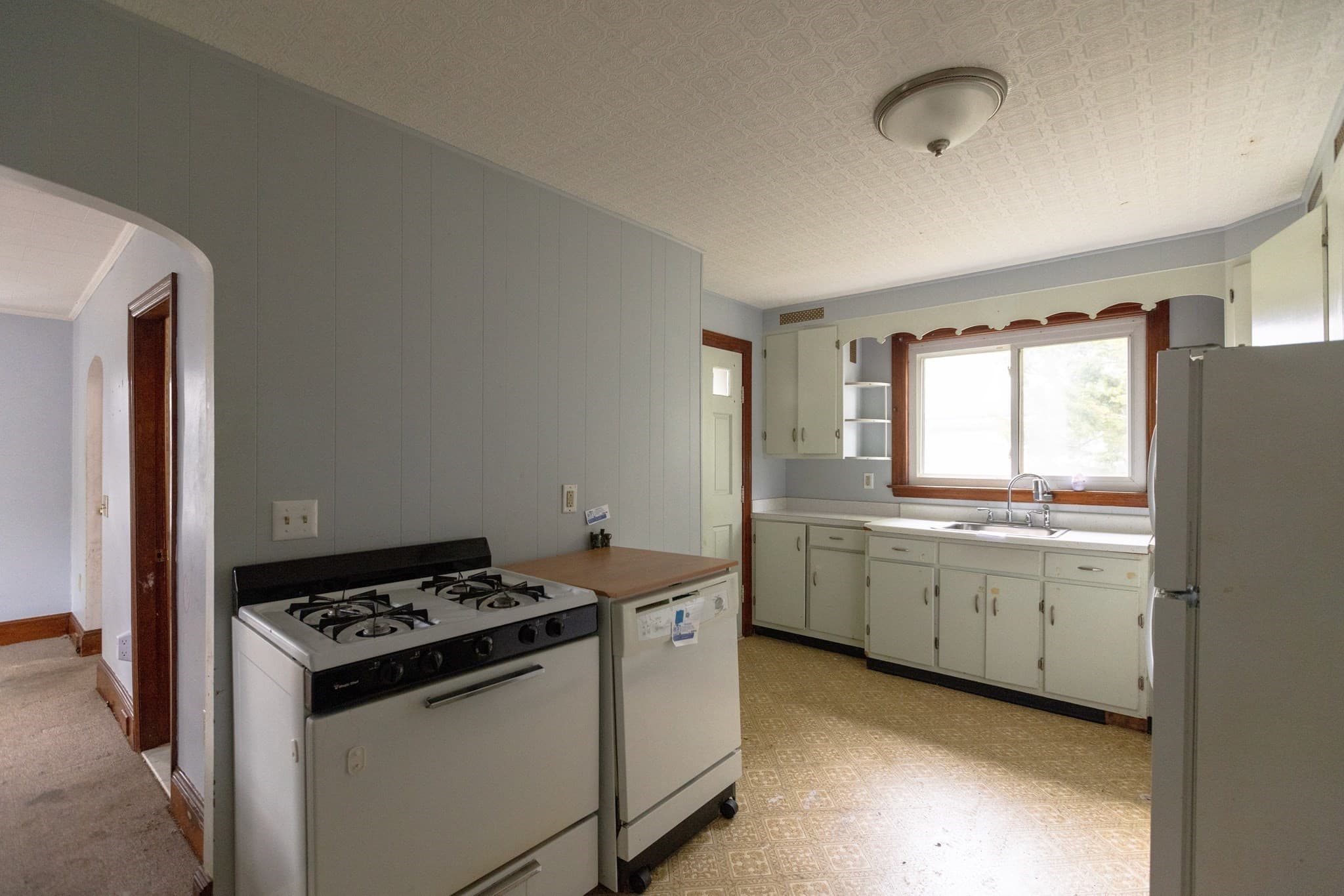 Single Family Residence at 518 Snell St, Fall River MA 02721, photo 15 of 22