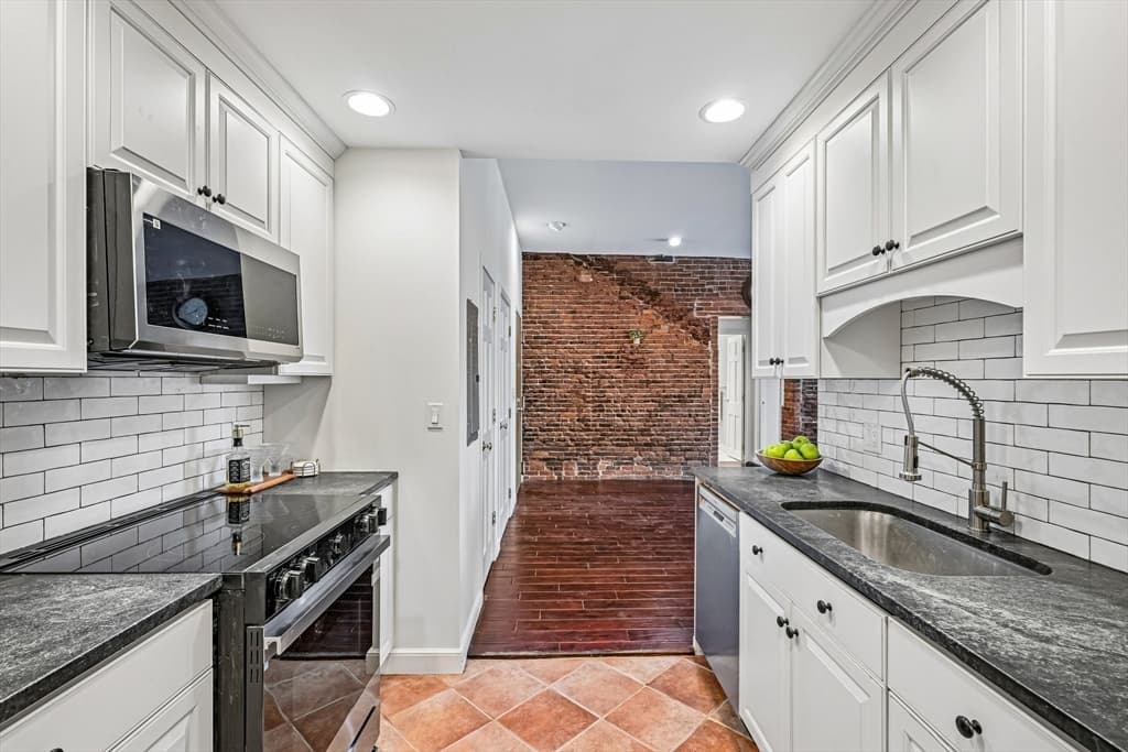 Condominium at 28-32 Atlantic Ave # 628, Boston MA 02110, photo 13 of 42