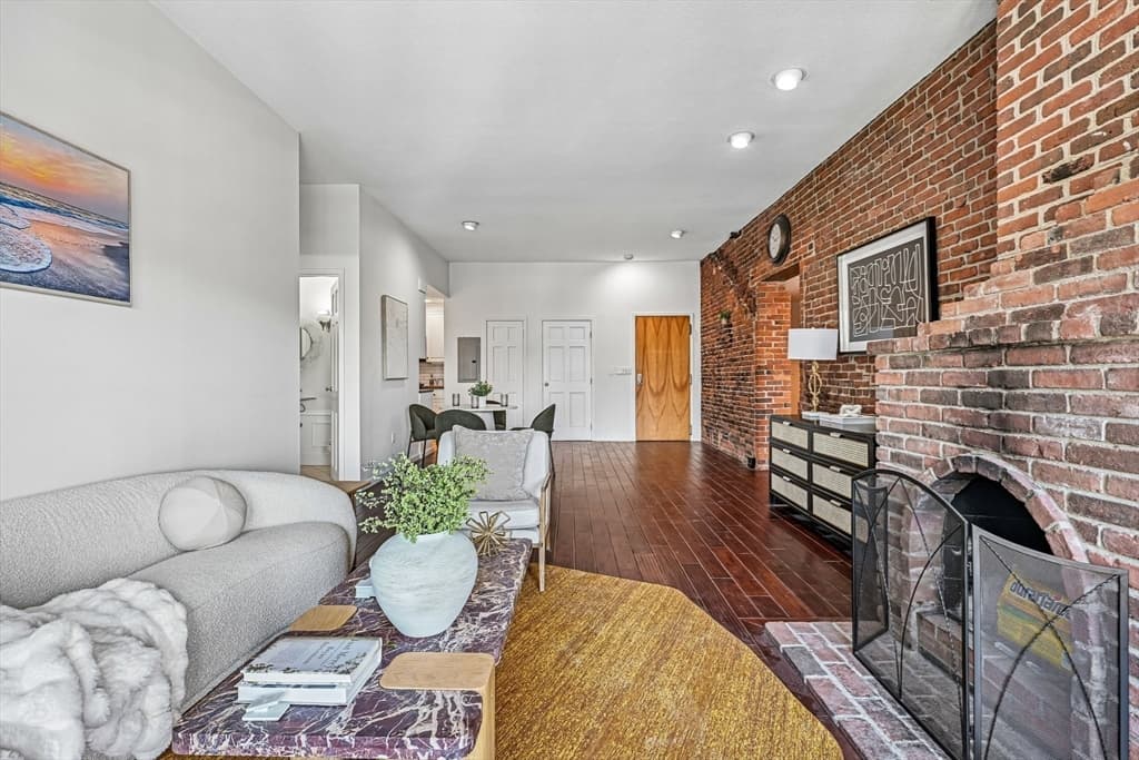 Condominium at 28-32 Atlantic Ave # 628, Boston MA 02110, photo 5 of 42