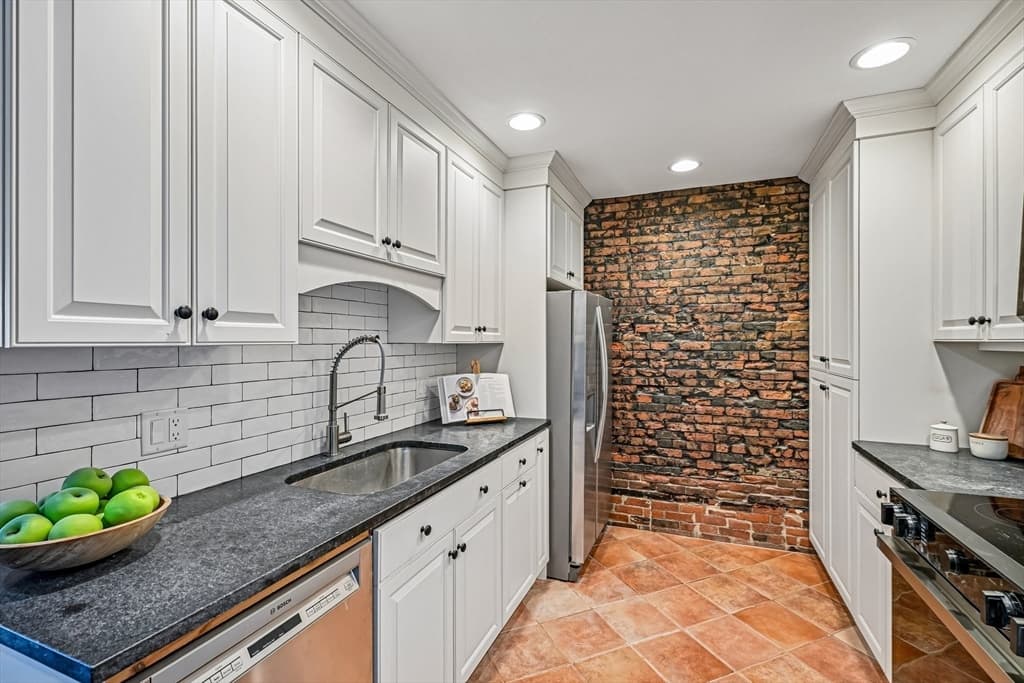 Condominium at 28-32 Atlantic Ave # 628, Boston MA 02110, photo 10 of 42