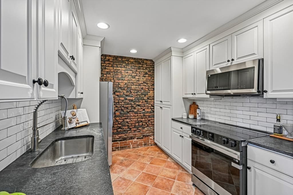 Condominium at 28-32 Atlantic Ave # 628, Boston MA 02110, photo 11 of 42