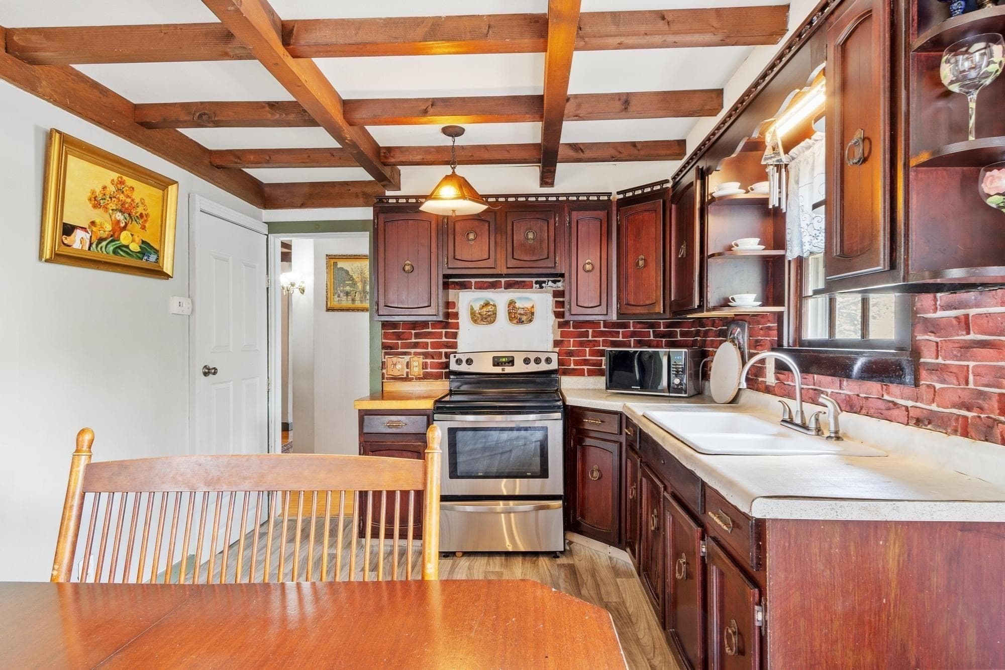 Single Family Residence at 193 Woodland Ave, Gardner MA 01440, photo 15 of 40