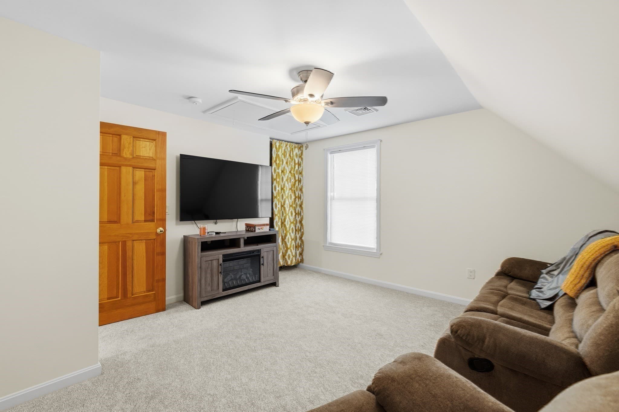 Single Family Residence at 400 Sampson, Fall River MA 02724, photo 35 of 41
