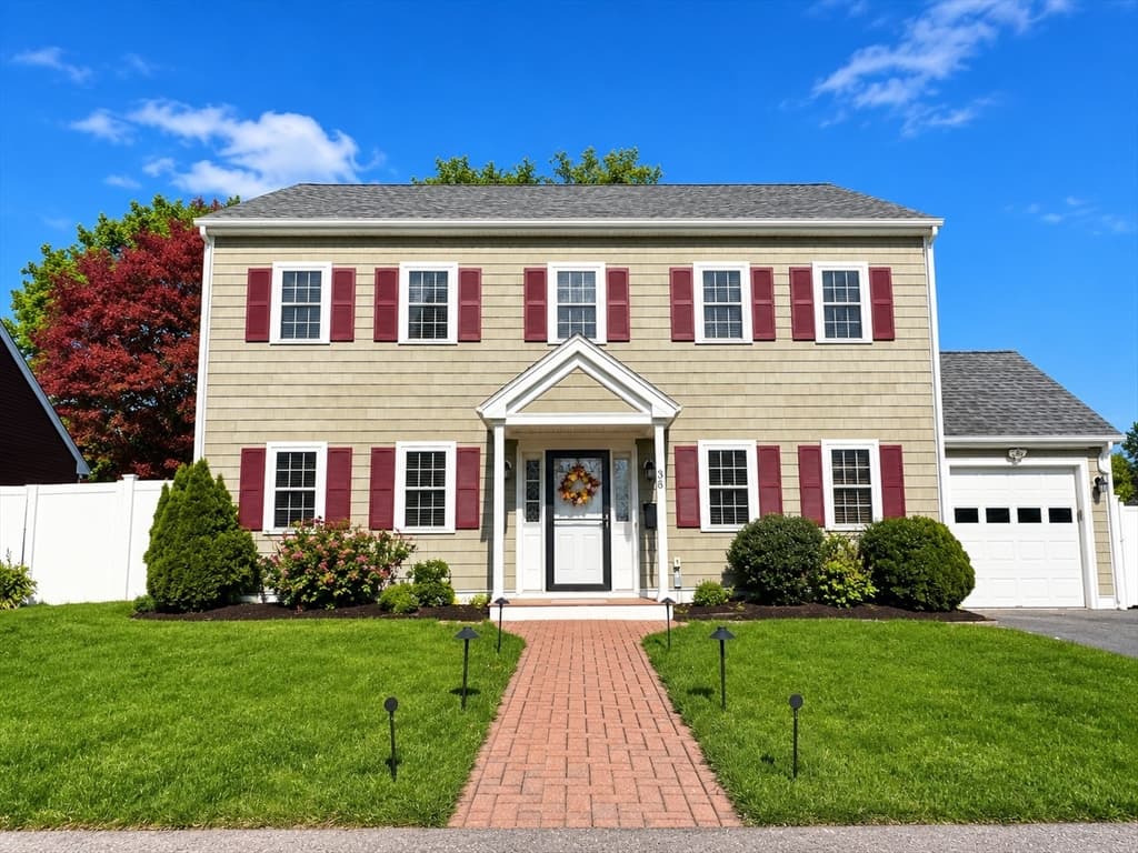 Single Family Residence at 36 Woodside Avenue, Braintree MA 02184, photo 2 of 12