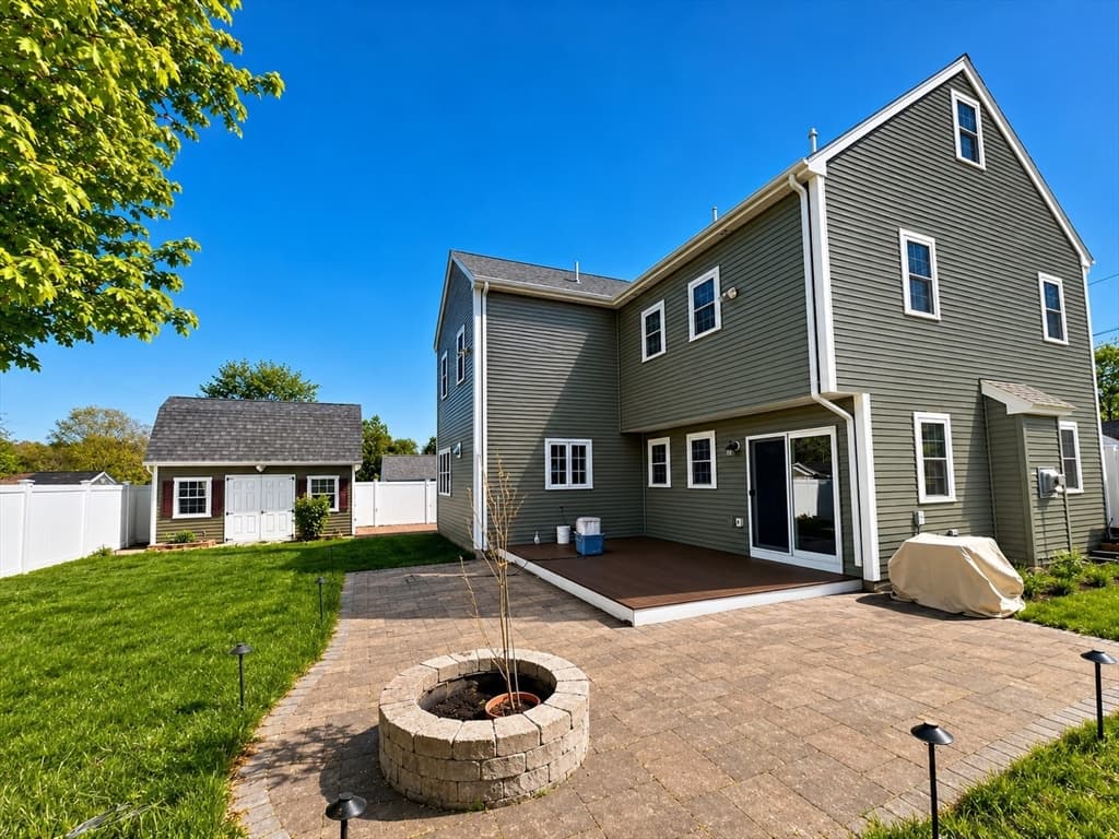 Single Family Residence at 36 Woodside Avenue, Braintree MA 02184, photo 3 of 12
