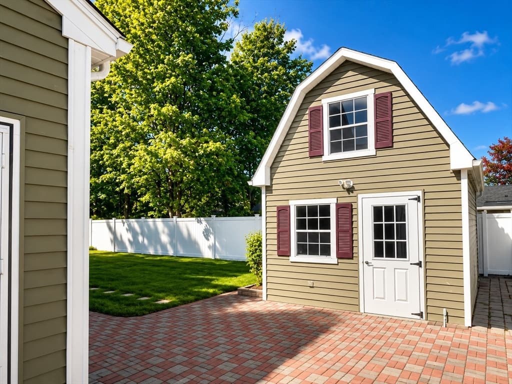 Single Family Residence at 36 Woodside Avenue, Braintree MA 02184, photo 4 of 12