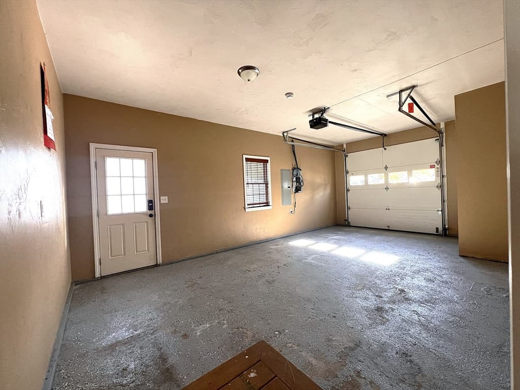 Single Family Residence at 36 Woodside Avenue, Braintree MA 02184, photo 8 of 12