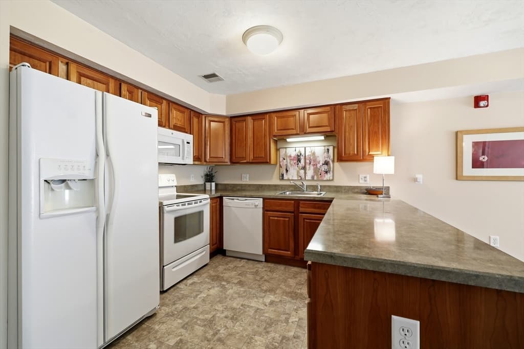 24 Greenleaves Drive # 413, Amherst MA 01002 photo 2