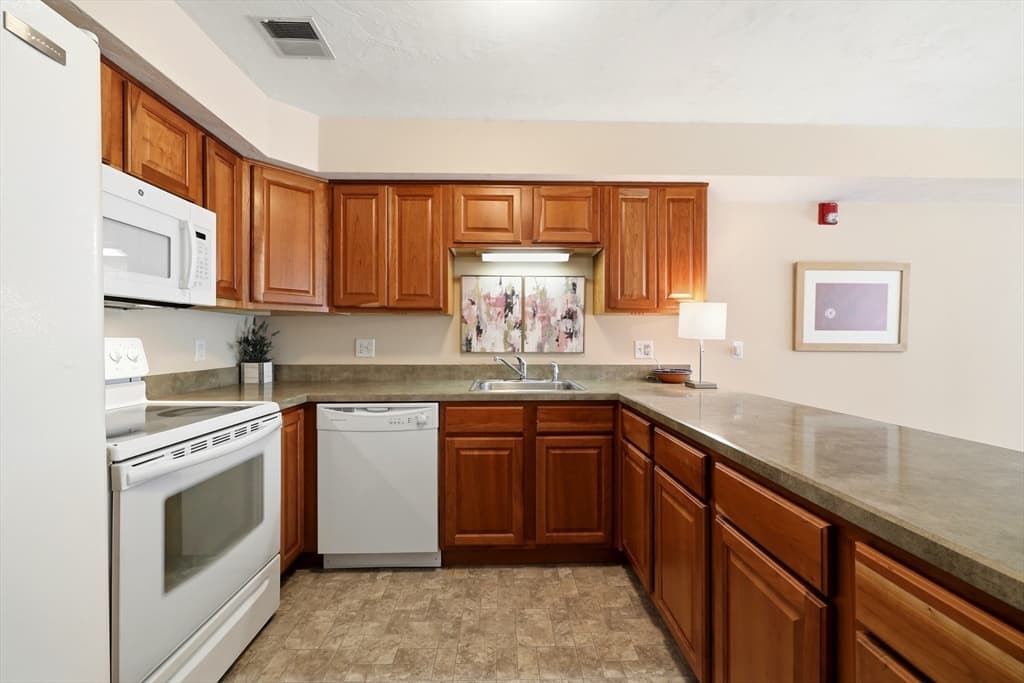 24 Greenleaves Drive # 413, Amherst MA 01002 photo 3