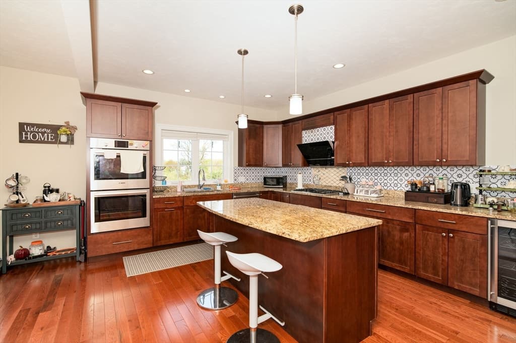 Single Family Residence at 51 Tamarack Rd, Dracut MA 01826, photo 9 of 39