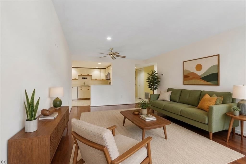 321 Place Ln # 321, Woburn MA 01801 photo 2