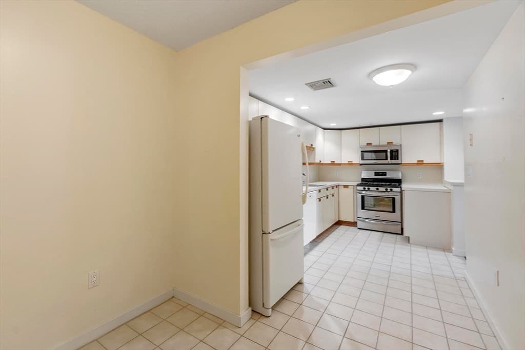 321 Place Ln # 321, Woburn MA 01801 photo 13