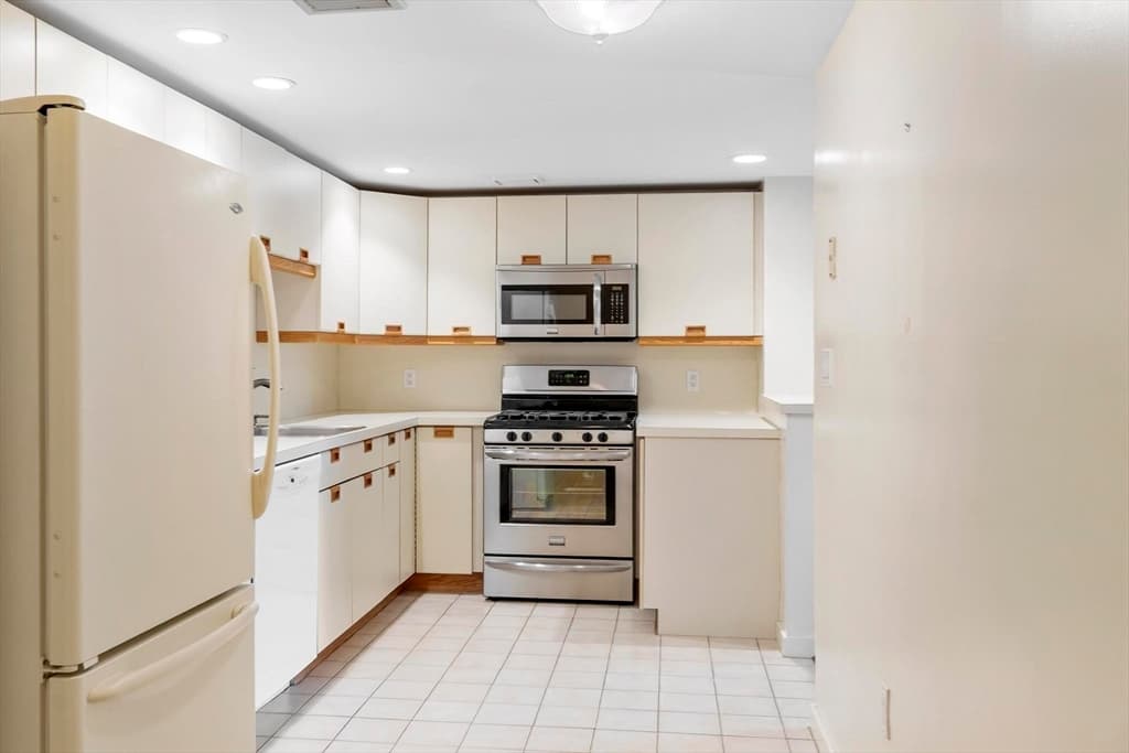 321 Place Ln # 321, Woburn MA 01801 photo 12