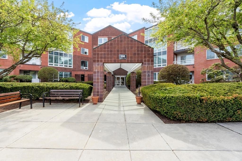 321 Place Ln # 321, Woburn MA 01801