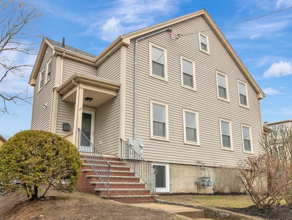 185 Colburn St, Dedham MA 02026