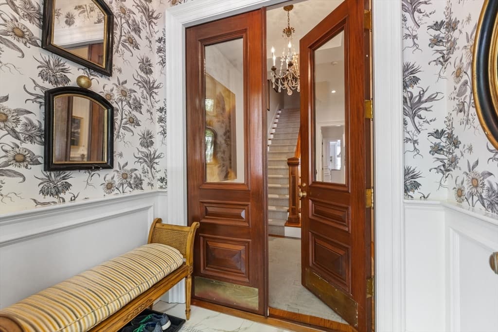 319 Beacon Street, Boston MA 02116 photo 2