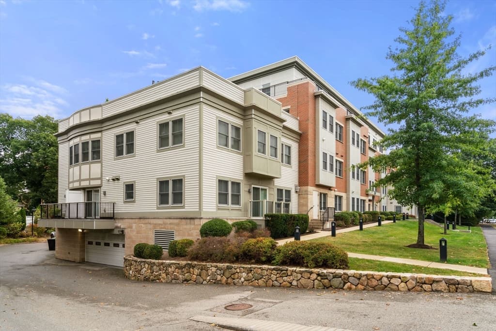 Condominium at 321 Hammond Pond Parkway # 201, Brookline MA 02467, Brookline, photo 12 of 19