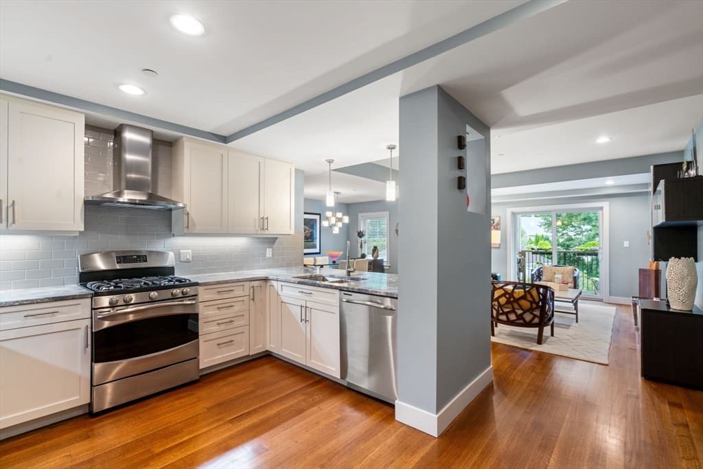 Condominium at 321 Hammond Pond Parkway # 201, Brookline MA 02467, Brookline, photo 4 of 19