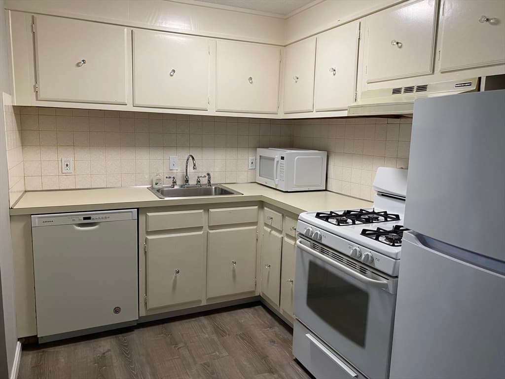 Condominium at 635 West Lowell Ave # 7, Haverhill MA 01832, Haverhill, photo 7 of 17
