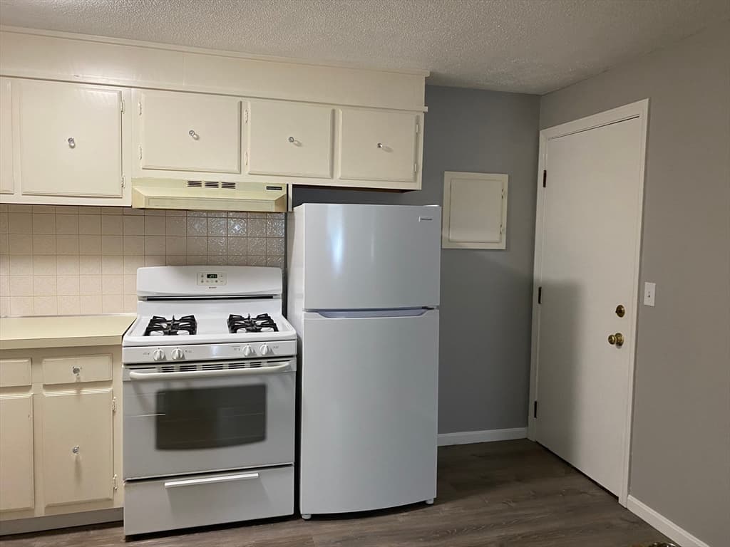 Condominium at 635 West Lowell Ave # 7, Haverhill MA 01832, Haverhill, photo 5 of 17