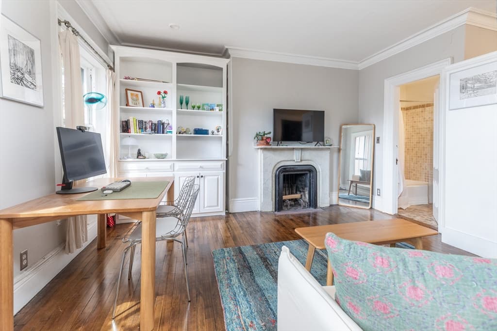 Condominium at 80 Mount Vernon St # 10, Boston MA 02108, photo 2 of 12