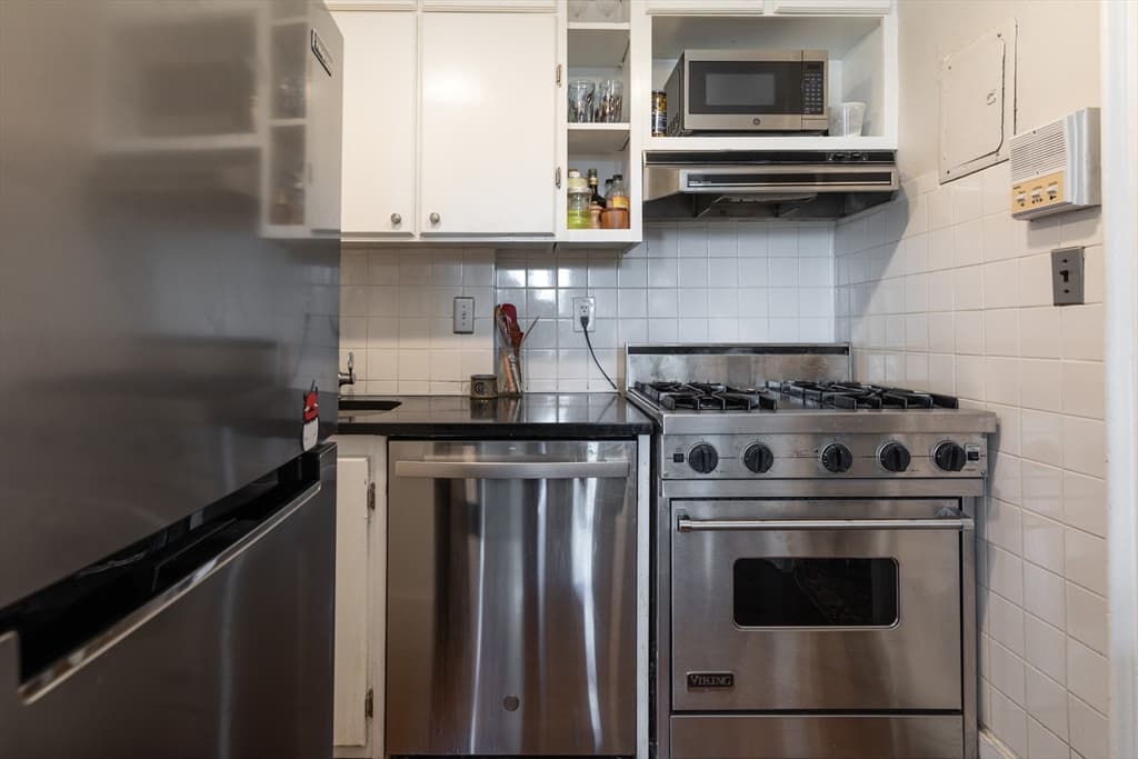 Condominium at 80 Mount Vernon St # 10, Boston MA 02108, photo 9 of 12