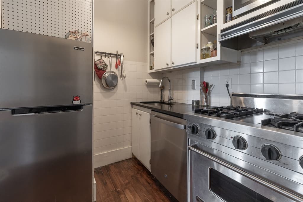 Condominium at 80 Mount Vernon St # 10, Boston MA 02108, photo 8 of 12