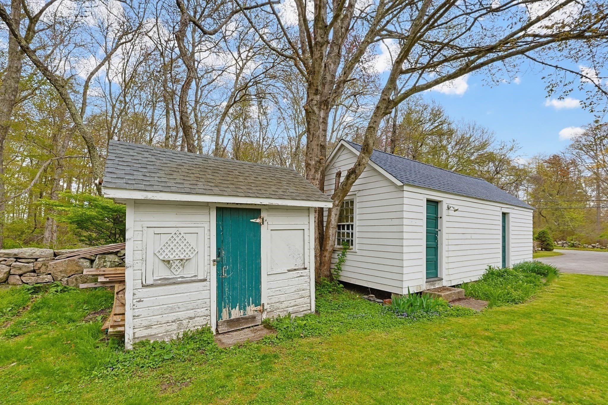 Single Family Residence at 129 Cross Rd, Westport MA 02790, photo 2 of 42