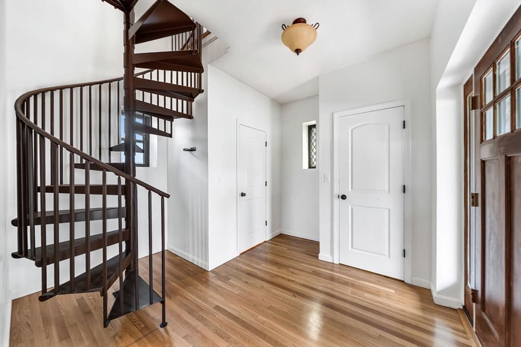 Condominium at 157 Beale Street # 1, Quincy MA 02170, photo 9 of 27