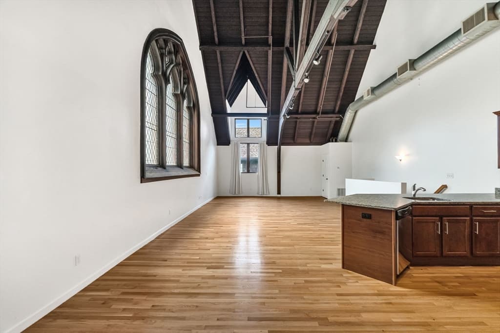 Condominium at 157 Beale Street # 1, Quincy MA 02170, photo 4 of 27