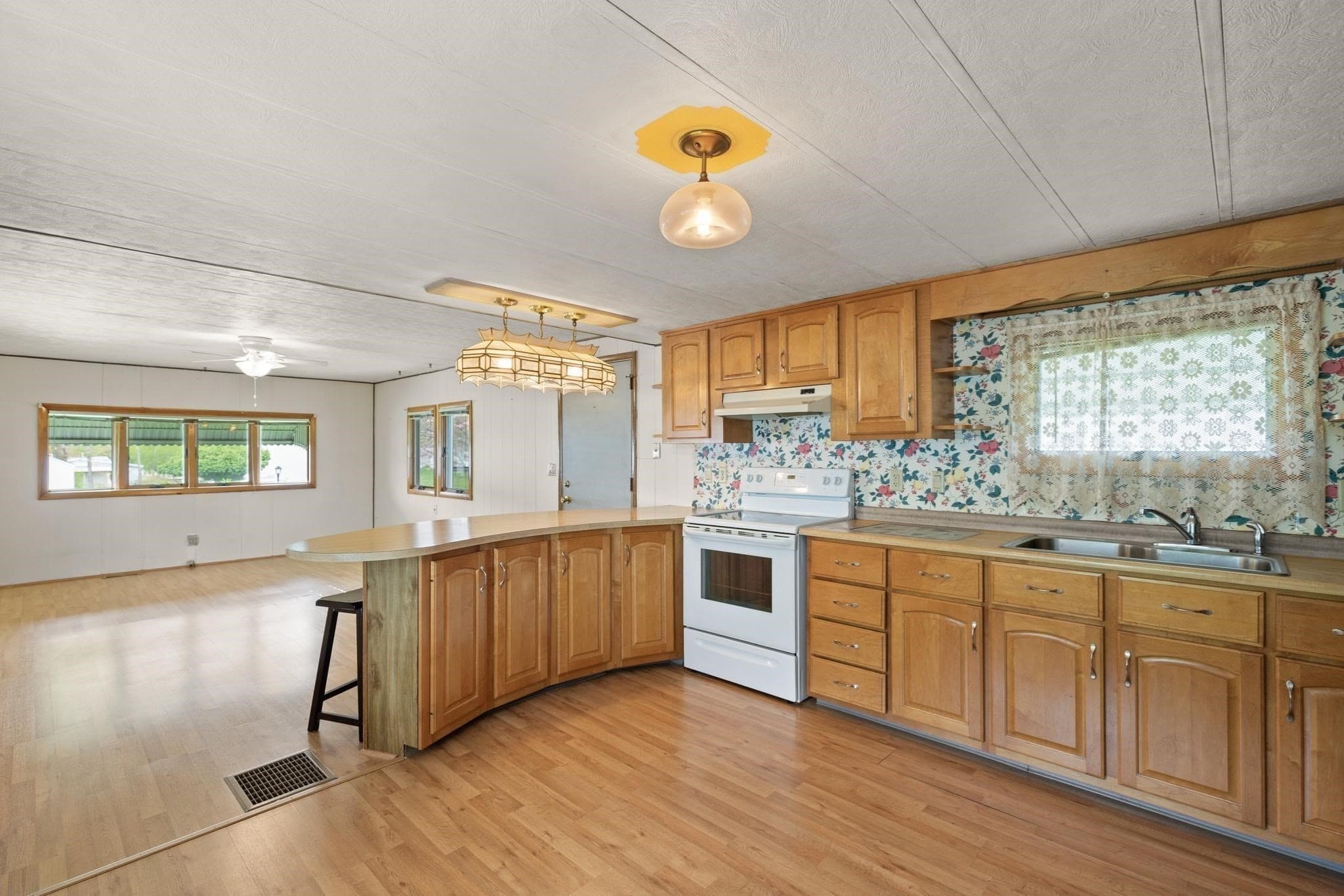Mobile Home at 48 Easy Street, Raynham MA 02767, photo 7 of 17