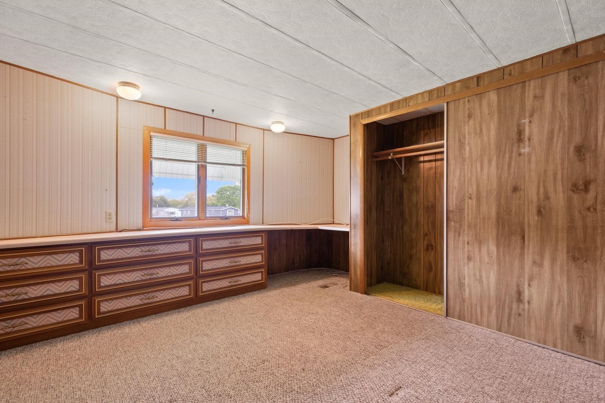 Mobile Home at 48 Easy Street, Raynham MA 02767, photo 9 of 17