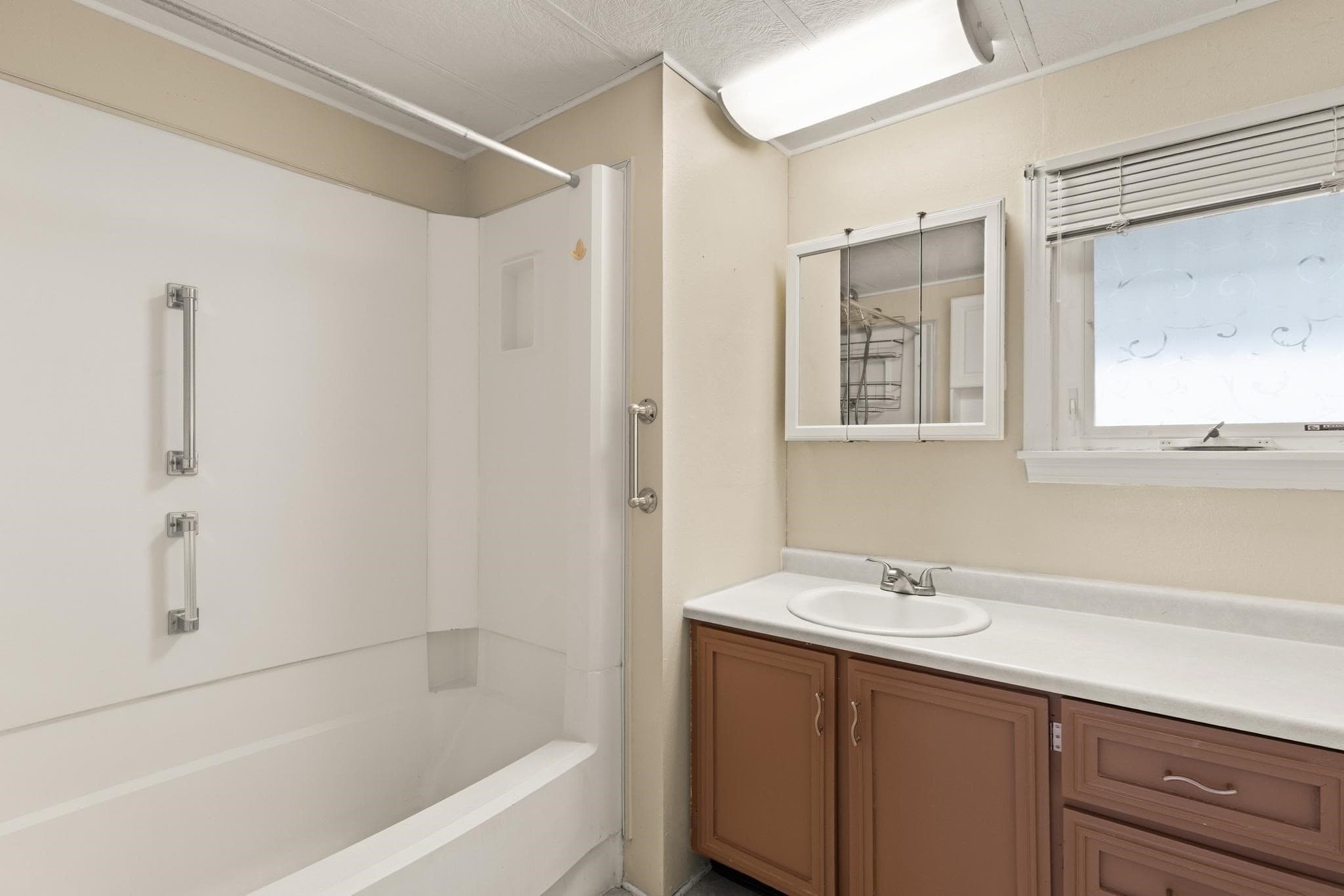 Mobile Home at 48 Easy Street, Raynham MA 02767, photo 10 of 17