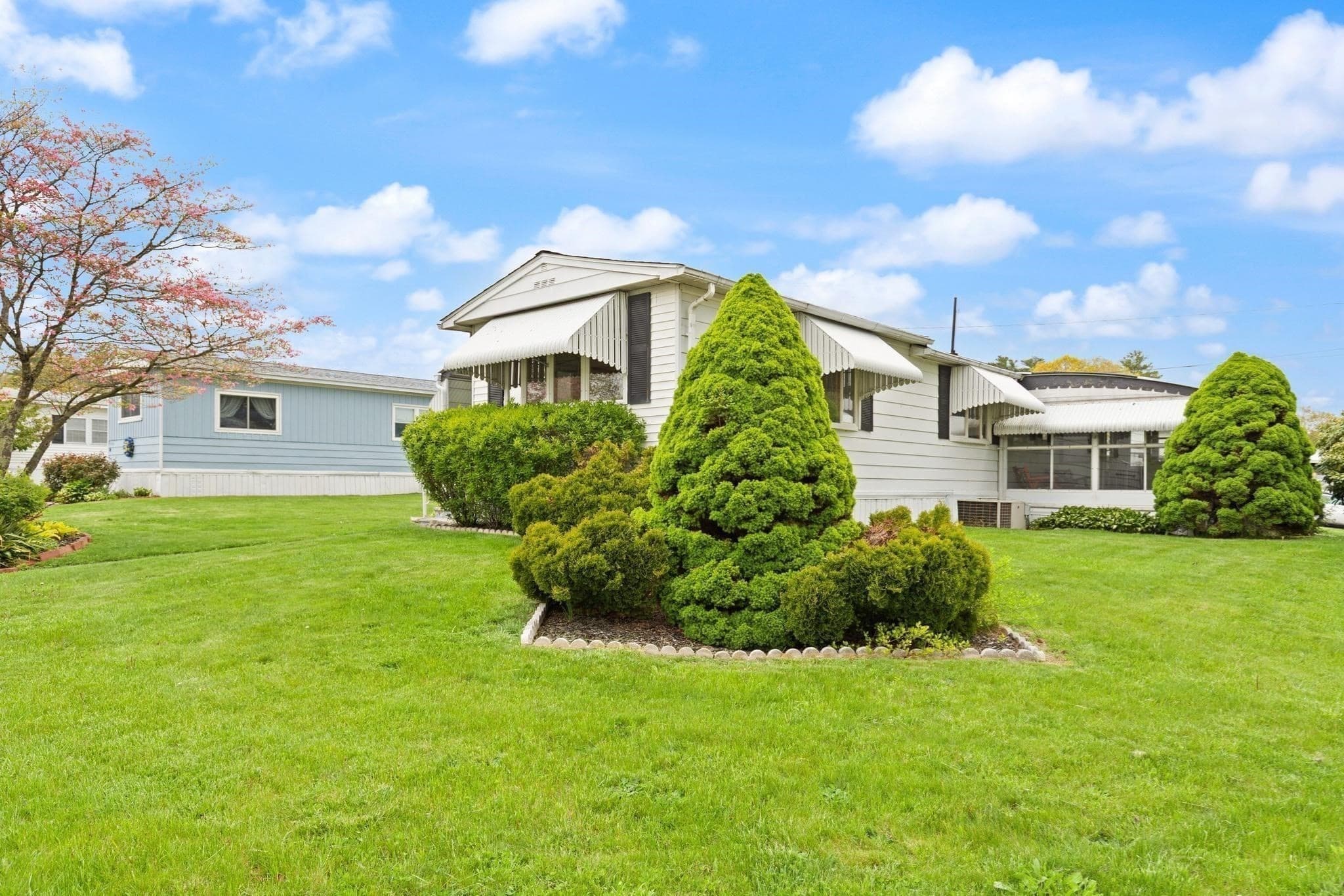 Mobile Home at 48 Easy Street, Raynham MA 02767, photo 4 of 17