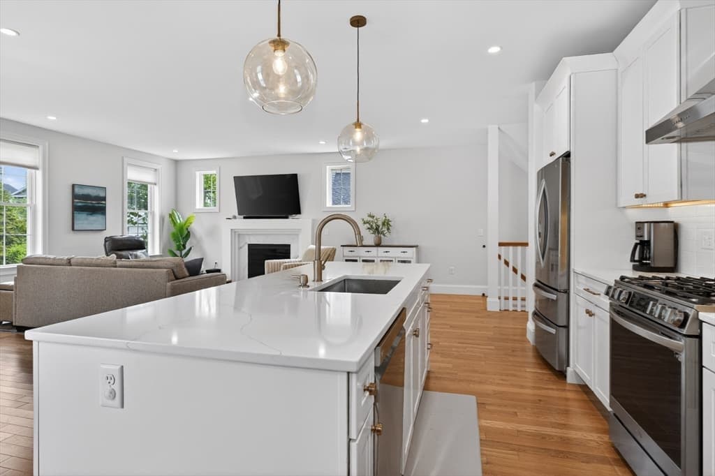 Single Family Residence at 5 Mirasol Cir # 5, Acton MA 01720, photo 9 of 37