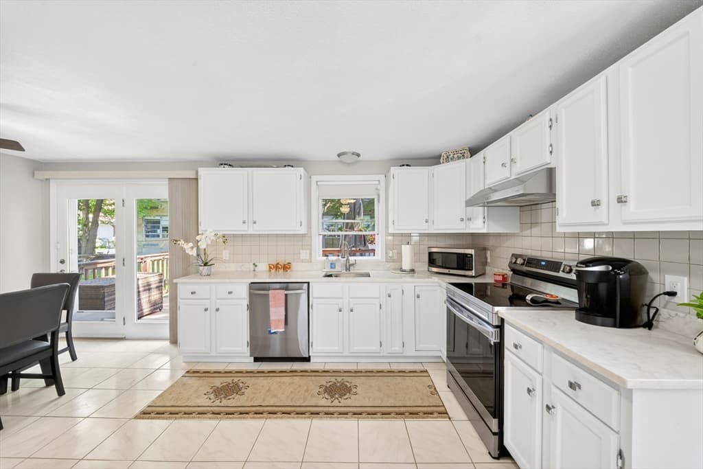 Single Family Residence at 8 Sparrow Ln, Peabody MA 01960, Peabody, photo 17 of 36