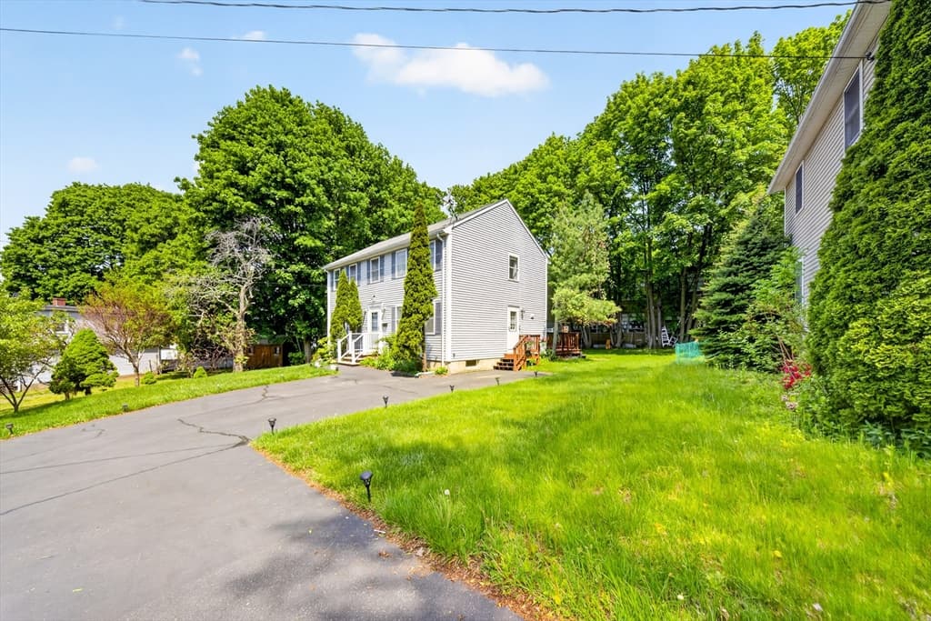 Single Family Residence at 8 Sparrow Ln, Peabody MA 01960, Peabody, photo 7 of 36